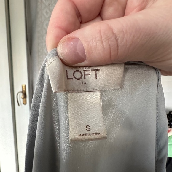 Loft Sleeveless gray blouse size small - Picture 4 of 5
